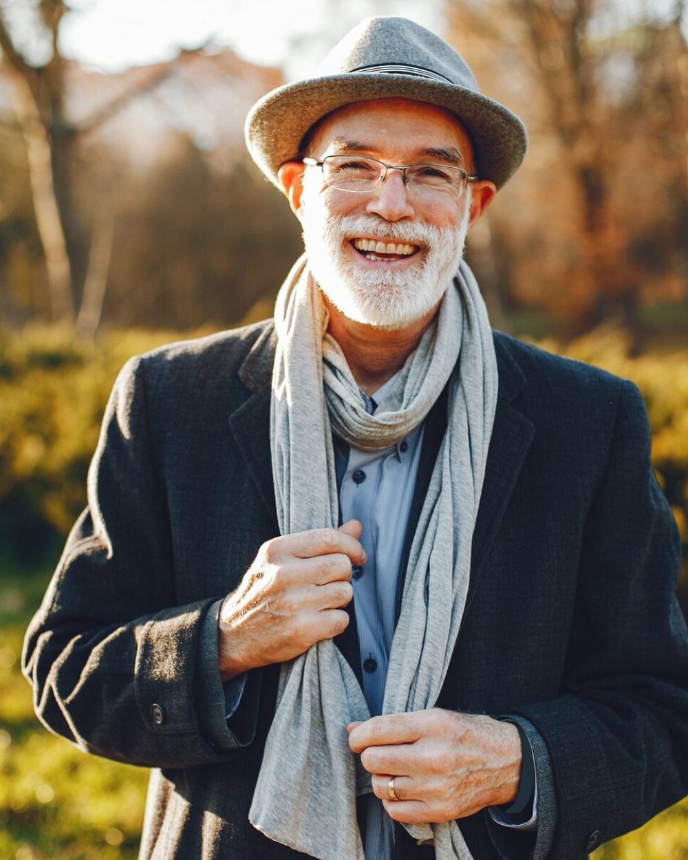 elegant-old-man-sunny-autumn-park_1157-19117